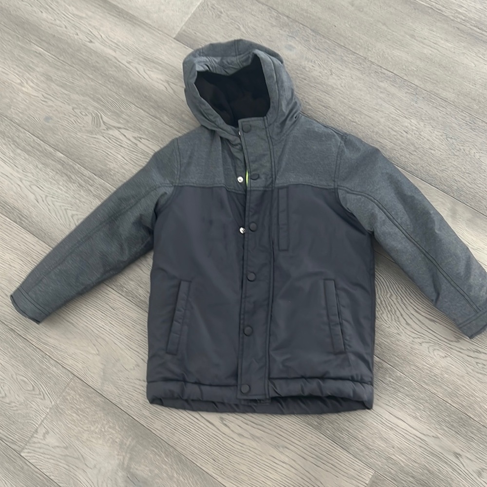 Mint condition size 8 boys ski jacket.